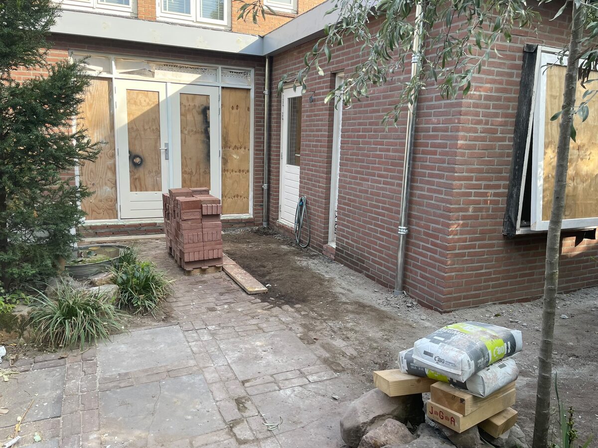 Aanbouw met nieuw metselwerk in baksteen