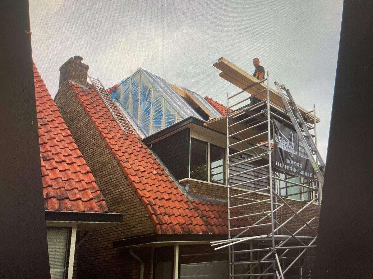Dakopbouw in constructie met houten balken